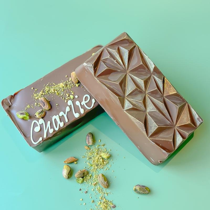 Dubai Milk Chocolate Pistachio and Kunafa Snack Bar - 300g - Bonbon, Crispy, Shell, Dessert
